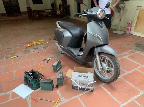 Thay ắc quy xe máy điện Vinfast Klara tại Quốc Oai, Hà Nội