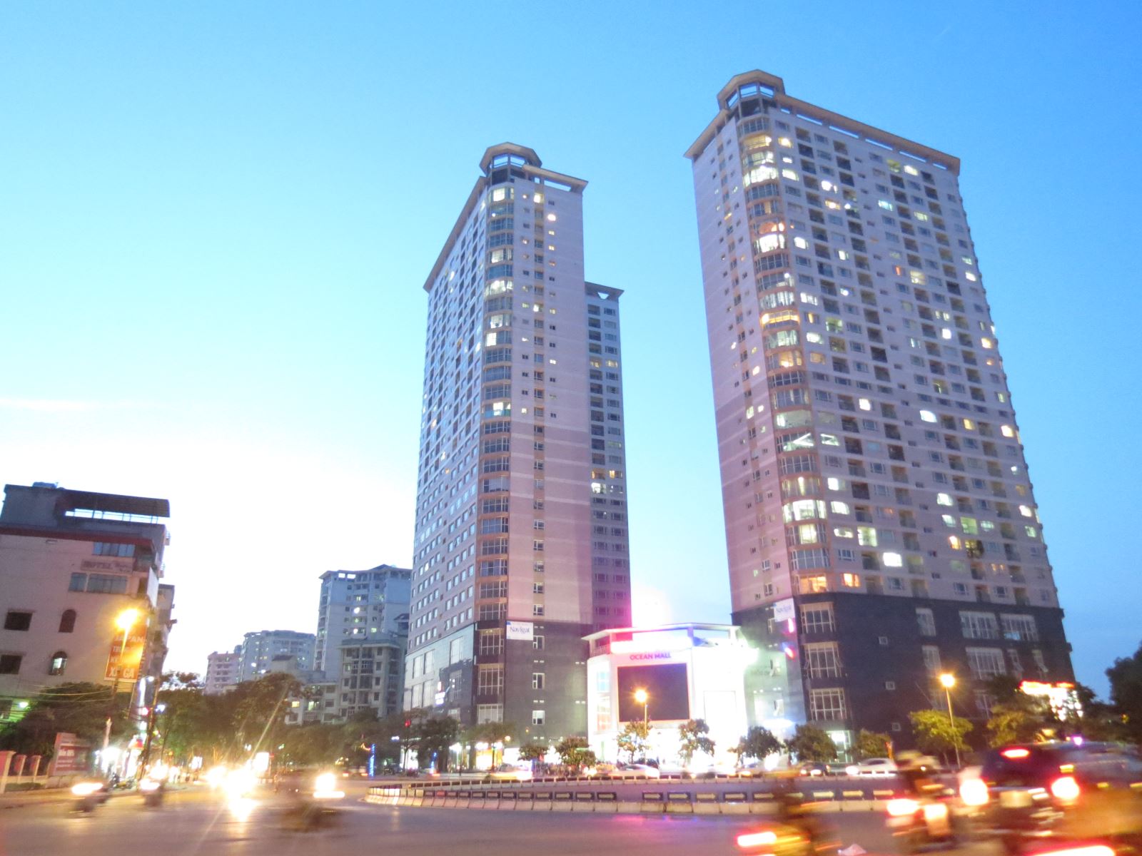 cứu hộ ắc quy tại Thay bình ắc quy, câu bình ắc quy ô tô nhanh tại nhà tại Chung cư Làng Quốc Tế Thăng Long, quận Cầu Giấy, Hà Nội
