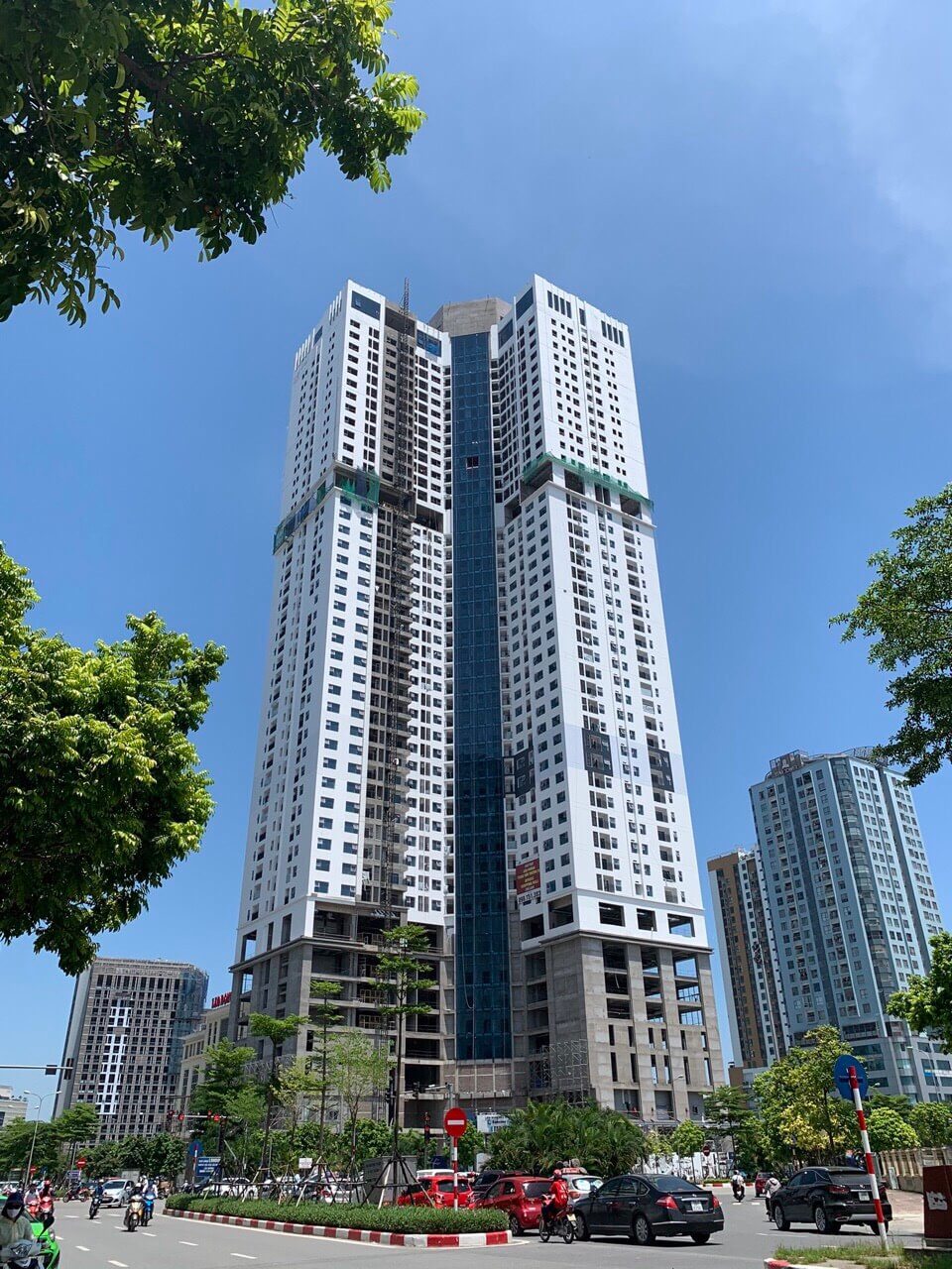 cứu hộ ắc quy tại chung cư GOLDEN PARK TOWER, quận Cầu Giấy, Hà Nội
